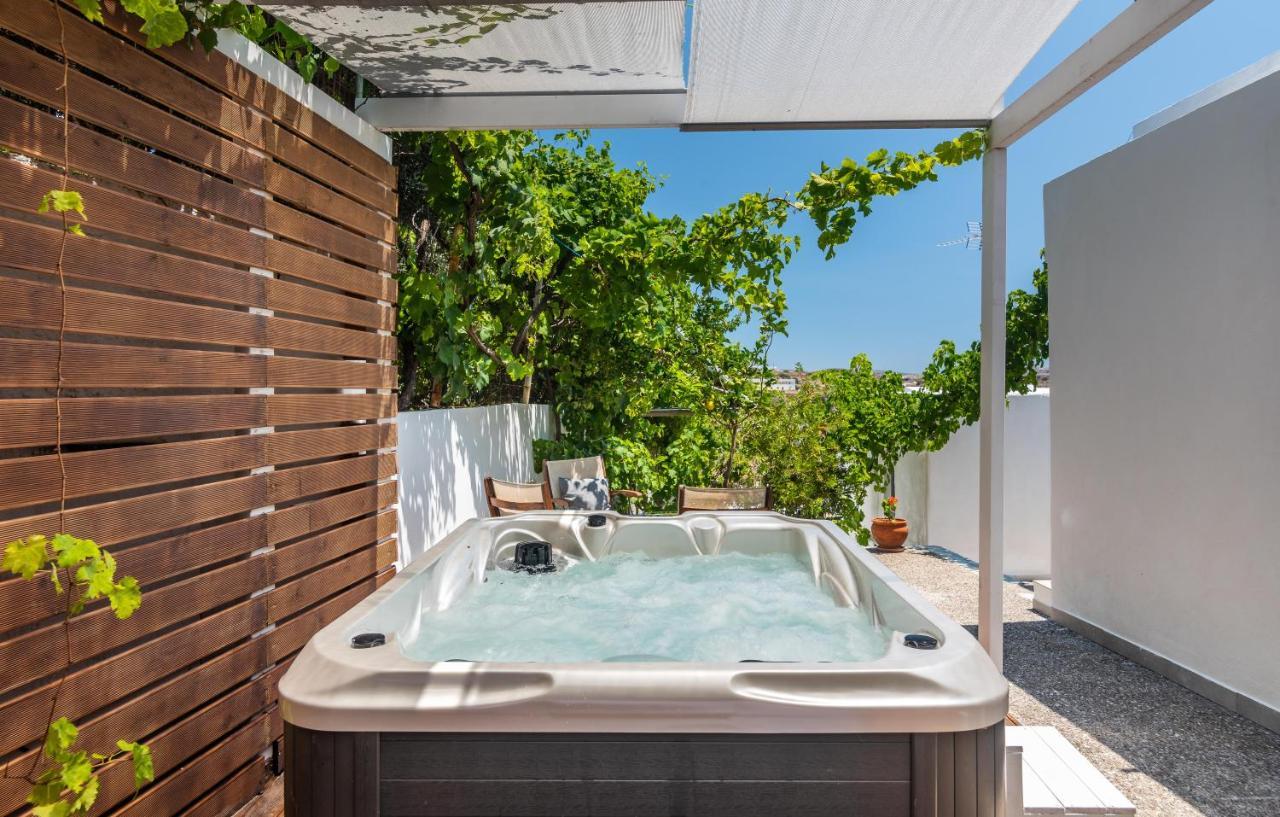Alexandros Village 3* Adamantas (Milos)